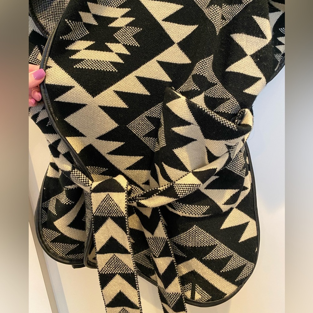 Aztec patterned tie sweater - Picture 4 of 4